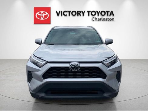 Used 2025 Toyota RAV4 XLE AWD/4WD image 8
