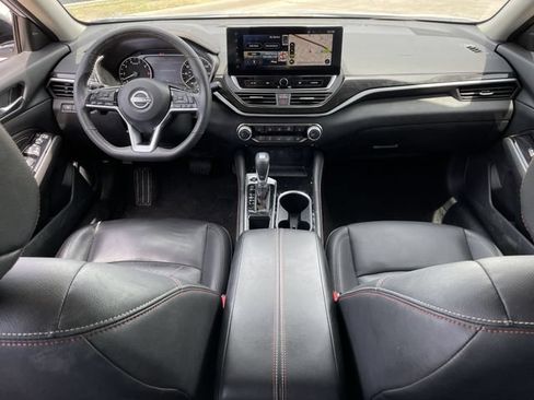 Used 2023 Nissan Altima 2.5 SR w/ SR Premium Package FWD image 10