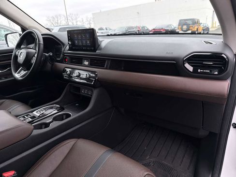 Certified 2025 Honda Pilot Elite image 16