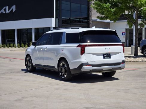 New 2026 Kia Carnival EX FWD image 3