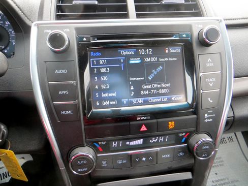 Used 2016 Toyota Camry XLE image 13