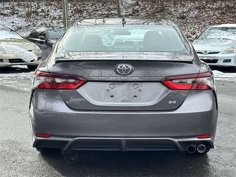 Used 2024 Toyota Camry SE image 4