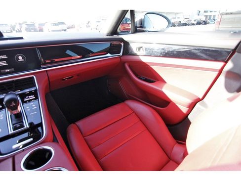 Used 2022 Porsche Panamera 4 image 12