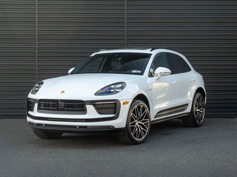 Certified 2026 Porsche Macan AWD/4WD image 1