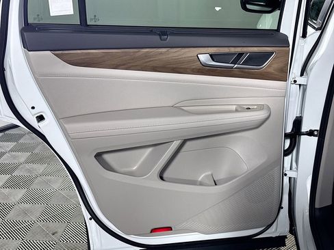 New 2025 Volkswagen Atlas SE image 18