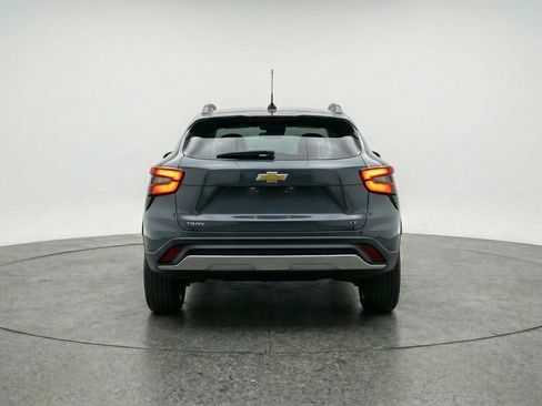 Used 2025 Chevrolet Trax LT w/ LT Convenience Package image 7