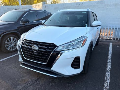 Used 2024 Nissan Kicks SV FWD image 2