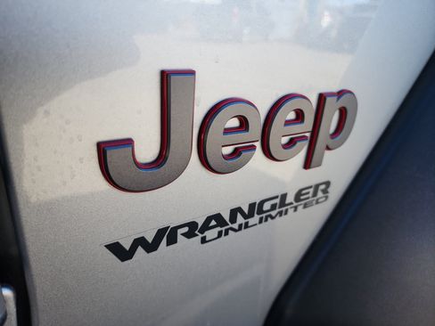 Used 2018 Jeep Wrangler Unlimited Rubicon AWD/4WD image 31