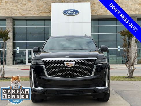 Used 2024 Cadillac Escalade Premium Luxury AWD/4WD image 2
