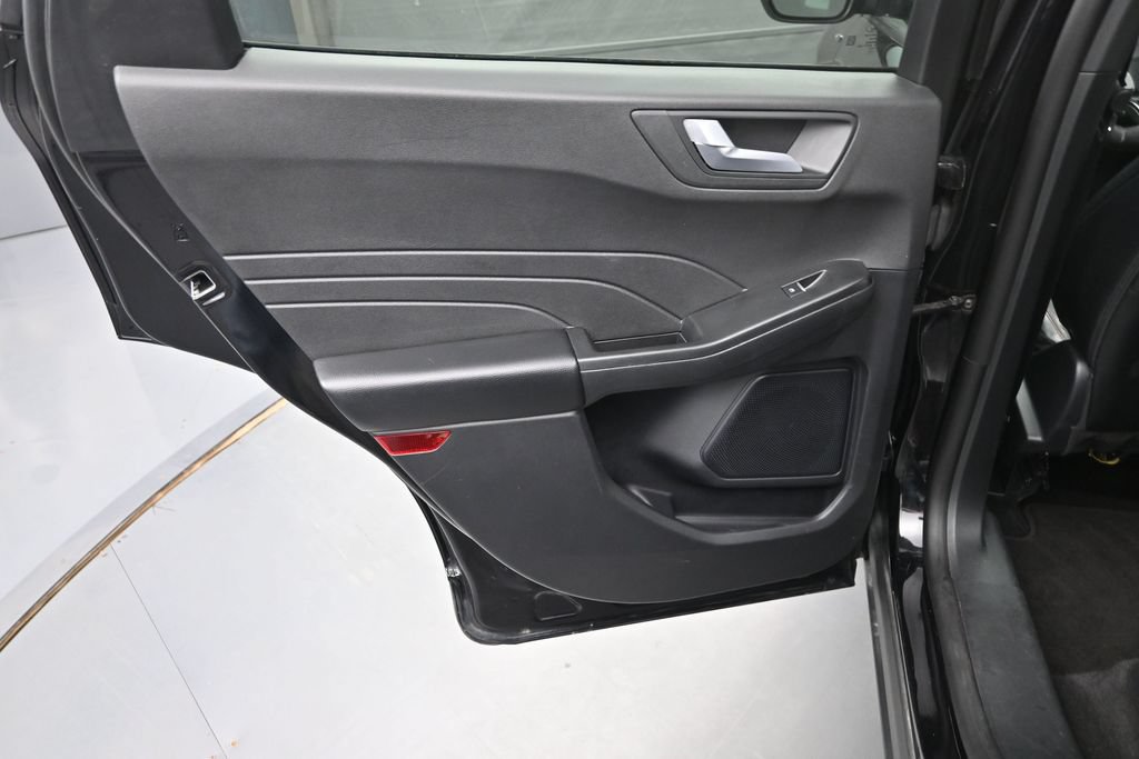 Used 2025 Ford Escape ST-Line Select AWD/4WD image 19