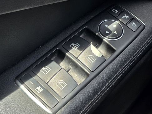 Used 2016 Mercedes-Benz E 350 Sedan w/ Premium Package image 9