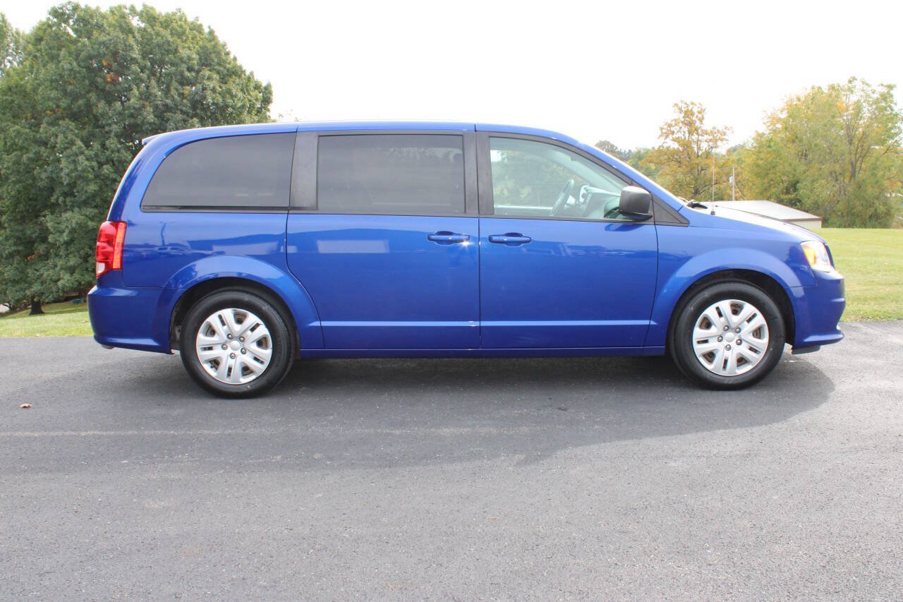 Used 2018 Dodge Grand Caravan FWD image 2