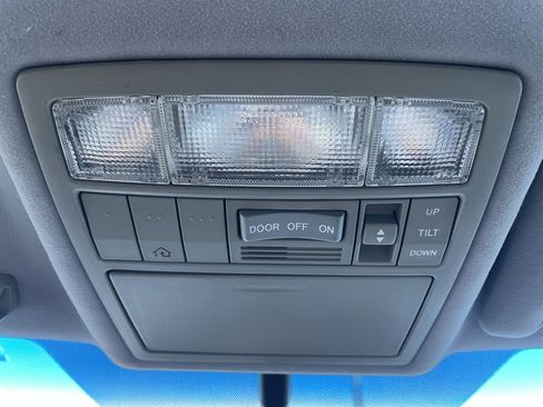 Used 2007 Toyota Camry XLE FWD image 31