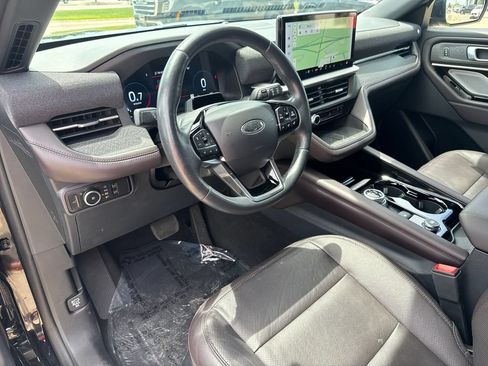 Used 2025 Ford Explorer Platinum w/ LUX Leather Package AWD/4WD image 13