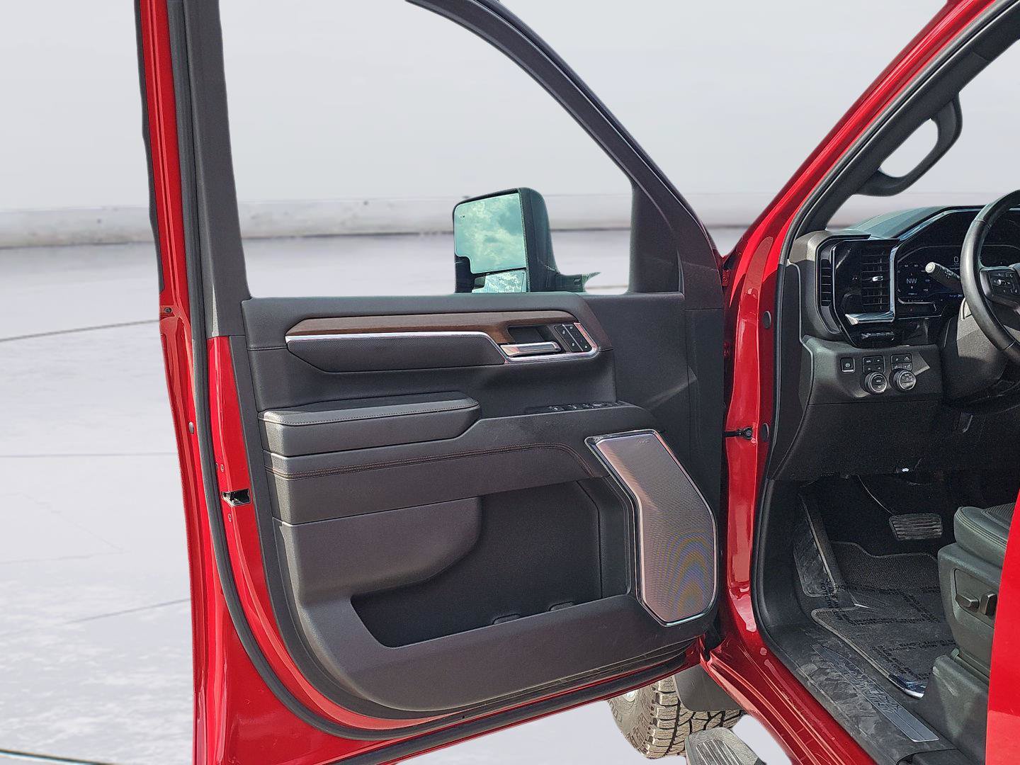 Used 2024 Chevrolet Silverado 2500 High Country w/ Technology Package AWD/4WD image 12