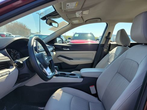 Used 2025 Nissan Altima 2.5 SV image 15