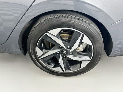 Used 2023 Hyundai Elantra SEL w/ Convenience Package FWD image 11