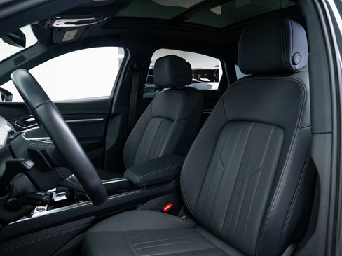 Used 2024 Audi Q8 e-tron Premium Plus image 18