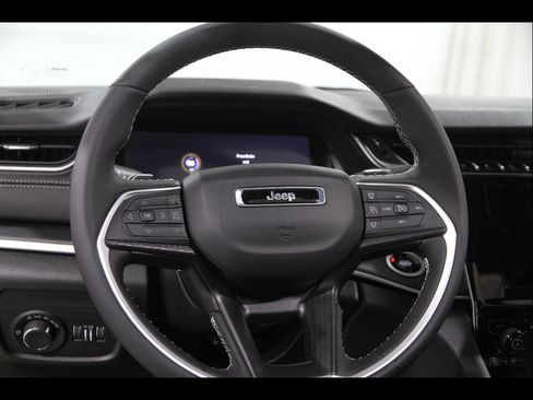 Used 2025 Jeep Grand Cherokee L Altitude image 7