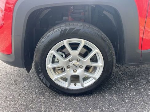 Used 2023 Jeep Renegade Latitude AWD/4WD image 5