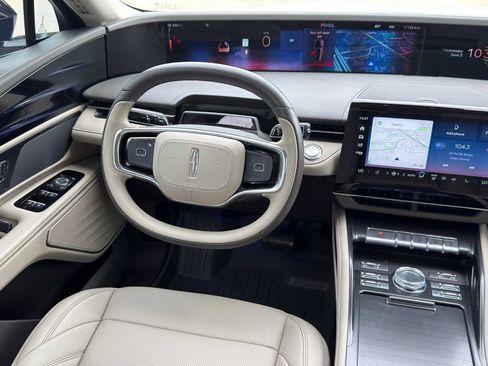 Used 2025 Lincoln Nautilus Premier AWD/4WD image 27