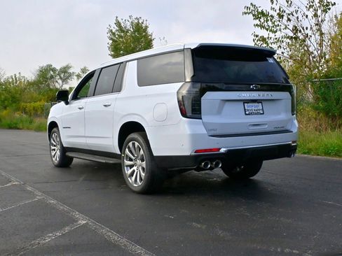 Used 2026 Chevrolet Suburban Premier w/ Sun And Tow Package image 15
