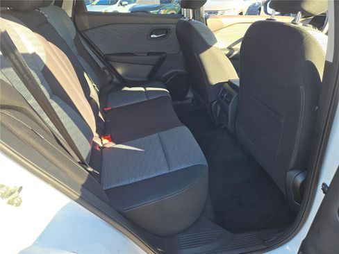 Used 2023 Nissan Rogue SV image 11