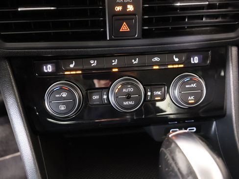 Used 2020 Volkswagen Jetta SE image 7