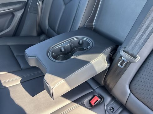 Certified 2025 Porsche Macan AWD/4WD image 29