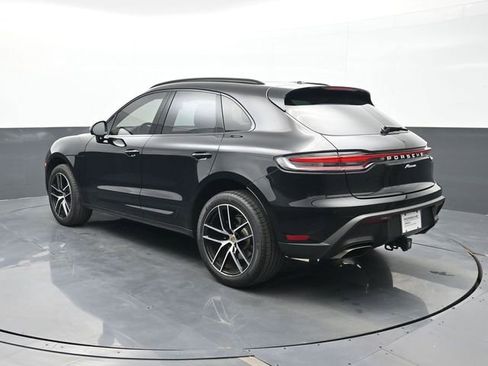 Certified 2025 Porsche Macan AWD/4WD image 3