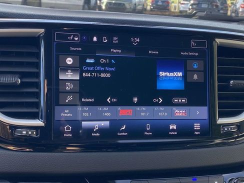 Used 2023 Chrysler Pacifica Touring-L image 25