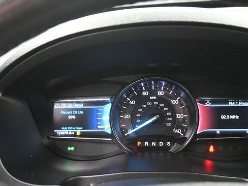 Used 2019 Ford Explorer XLT w/ Equipment Group 202A AWD/4WD image 9
