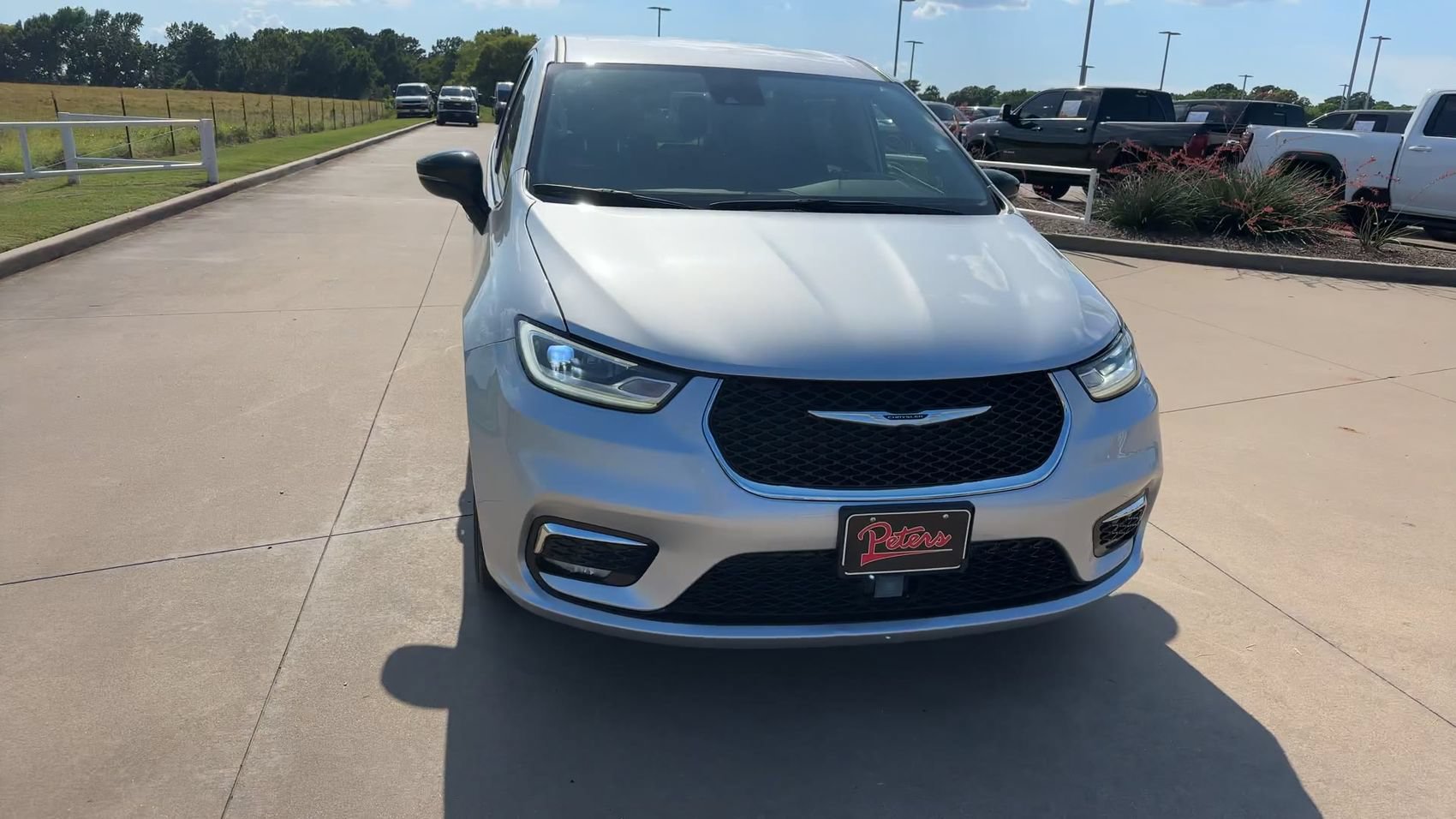 Used 2024 Chrysler Pacifica Touring-L FWD image 4