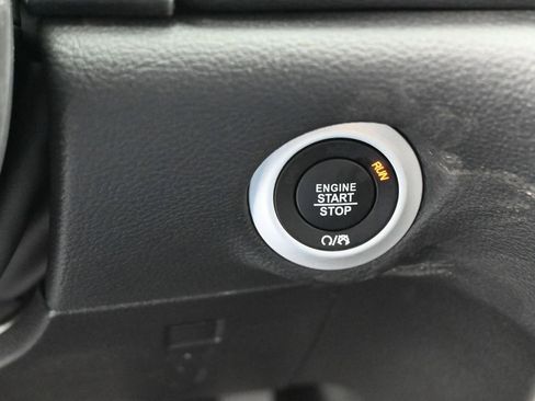 New 2026 Chrysler Pacifica Select image 24