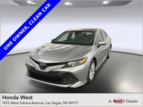 Used 2018 Toyota Camry LE image 1