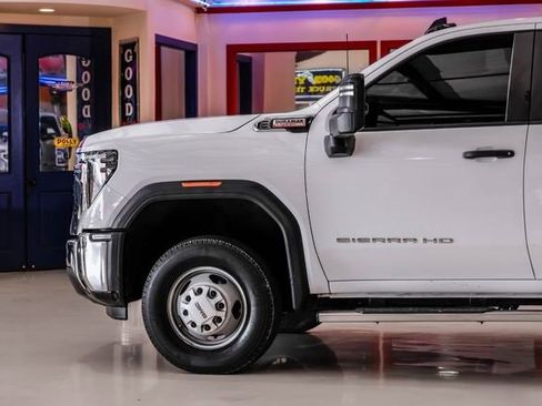 Used 2024 GMC Sierra 3500 Pro w/ Convenience Package image 13
