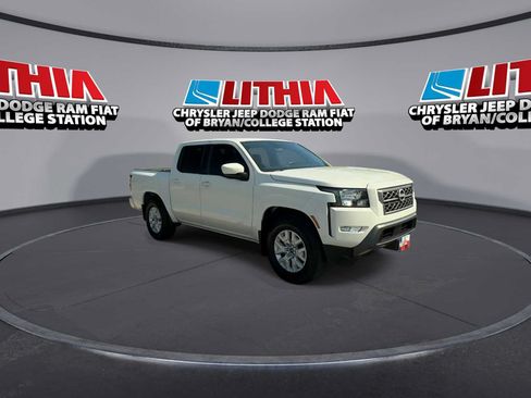 Used 2024 Nissan Frontier SV w/ SV Convenience Package RWD image 2