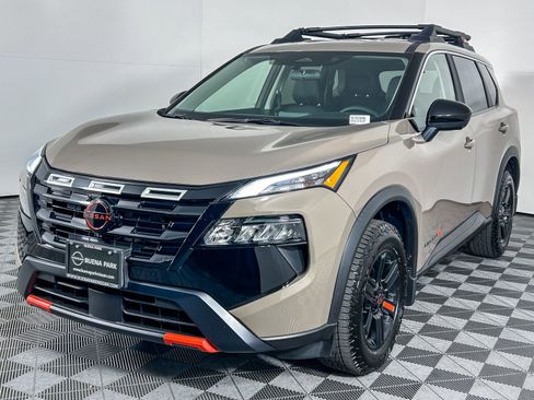 Certified 2025 Nissan Rogue SV image 3