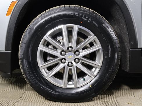 Used 2023 Chevrolet Traverse LT w/ Rear Camera Mirror Package image 25