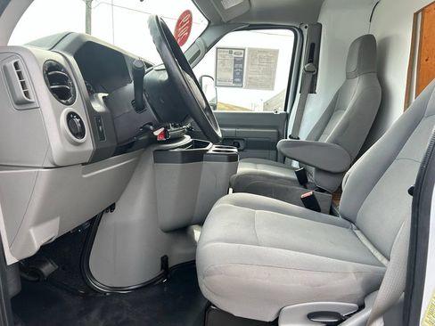 Used 2019 Ford E-350 and Econoline 350 Super Duty RWD image 11