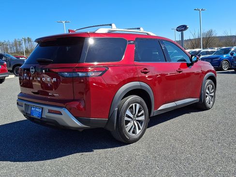 Used 2024 Nissan Pathfinder SL AWD/4WD image 6