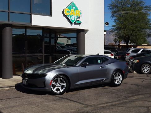 Used 2020 Chevrolet Camaro LT image 3