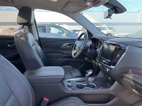 Used 2021 Chevrolet Traverse Premier image 2