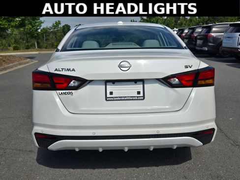 Used 2024 Nissan Altima 2.5 SV FWD image 6