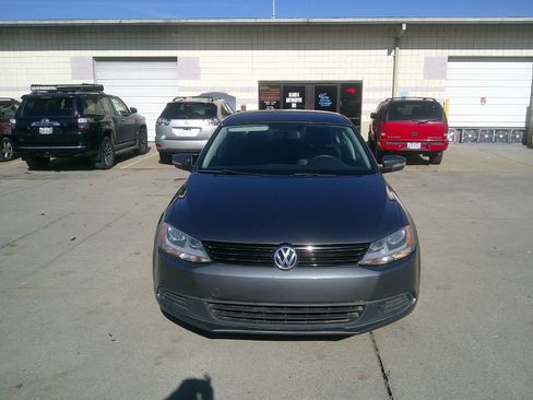 Used 2012 Volkswagen Jetta SE image 2
