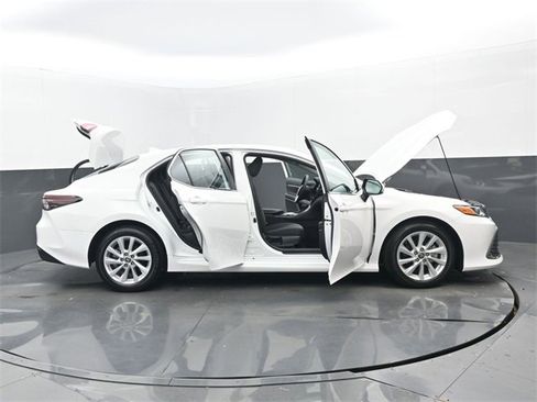 Used 2024 Toyota Camry LE image 33