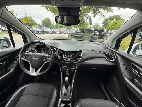 Used 2020 Chevrolet Trax LT w/ LT Convenience Package FWD image 24