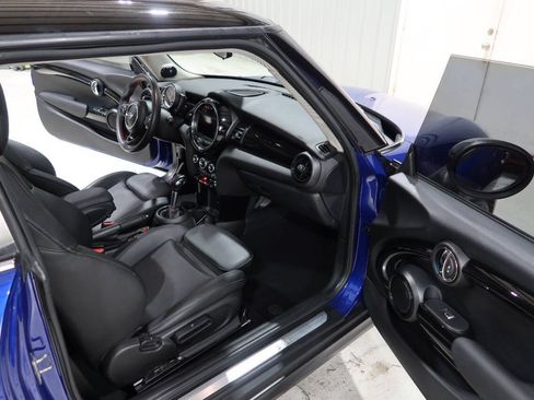 Used 2019 MINI Cooper S w/ Signature Upholstery Package FWD image 12