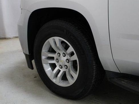 Used 2018 Chevrolet Suburban LT image 27