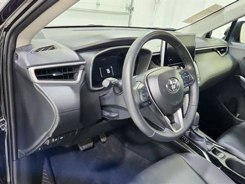 Used 2025 Toyota Corolla Cross XLE image 11